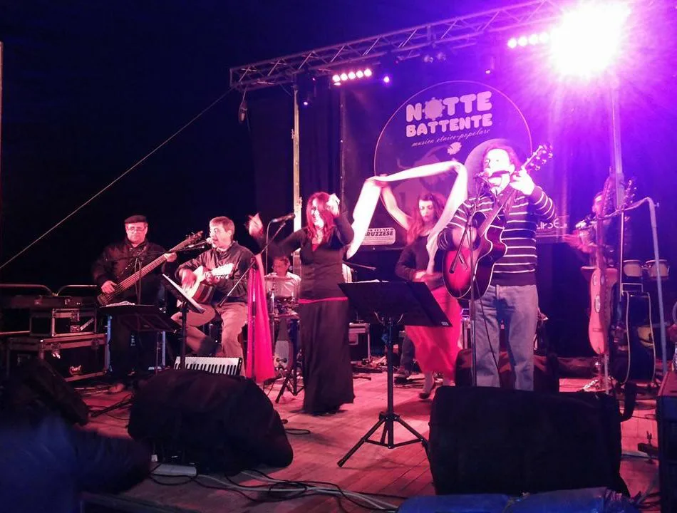 Il gruppo “Notte Battente” di Soveria Mannelli al festival “Le Castella Tarantella Week 2015”