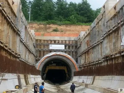 “La strada che non c’è” visita ai cantieri del deputato Parentela