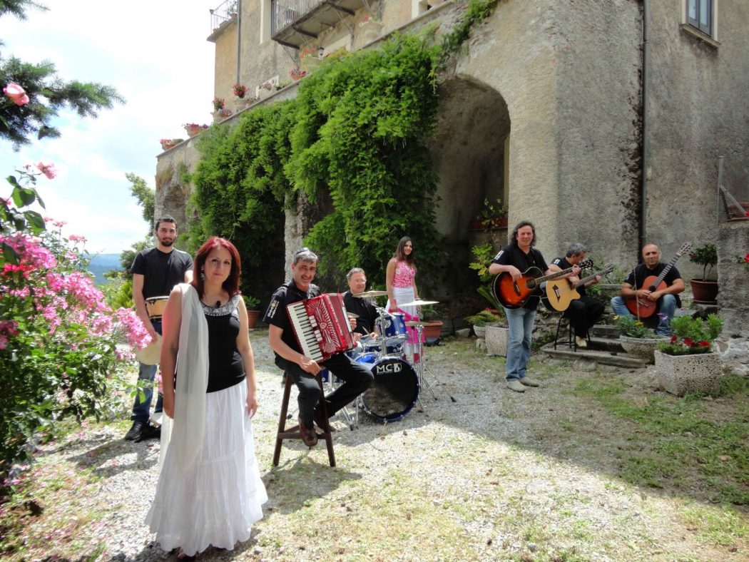 Soveria Mannelli – Il gruppo “Notte Battente” in televisione nella trasmissione “Tirullallero”