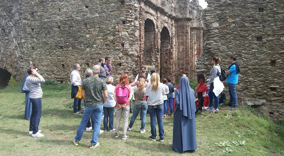 Carlopoli – Abbazia di Corazzo continuano le visite tra i ruderi del monastero