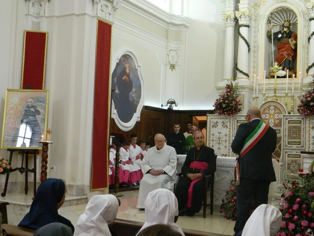 Bianchi, paese in festa per il ritorno delle suore