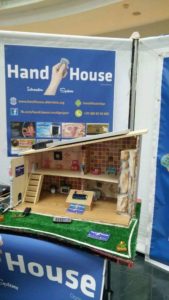 Hand House foto stand