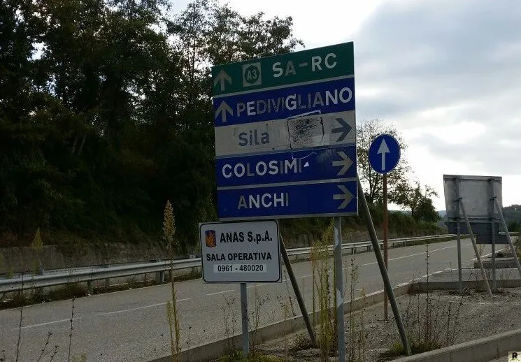 Riavviata costruzione “strada che non c’è”, per lavori al cavalcavia chiusa la Medio Savuto