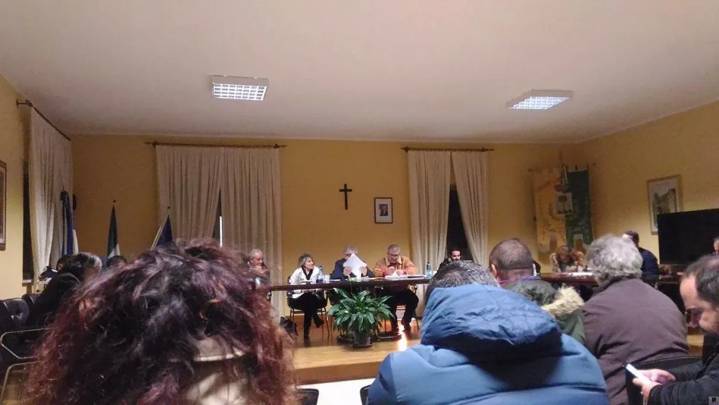 Decollatura – Il resoconto del consiglio comunale in cui si è discusso delle recenti dimissioni della giunta