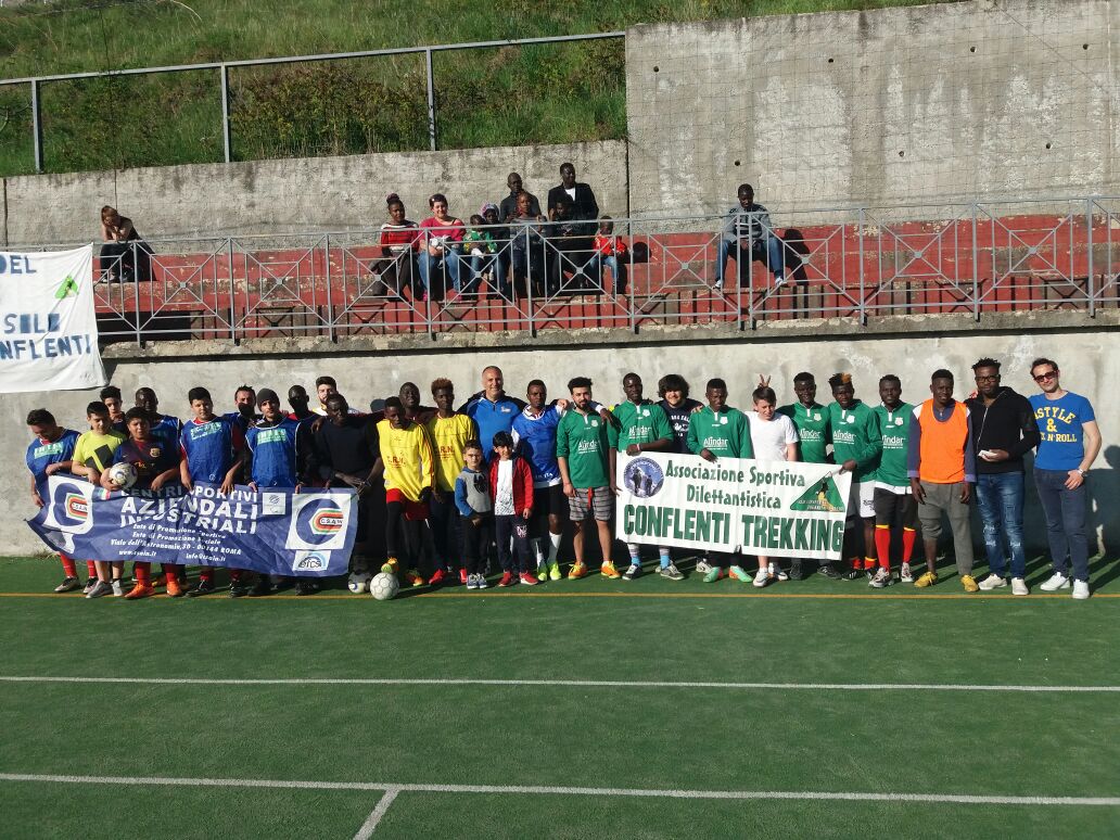 Conflenti Trekking organizza una partita di calcio sociale: protagonista l’integrazione