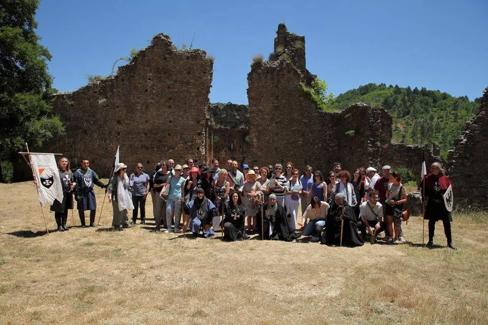 Abbazia di Corazzo, scenario del primo raduno “zampognari” e visita sulle tracce di “Umbertina”