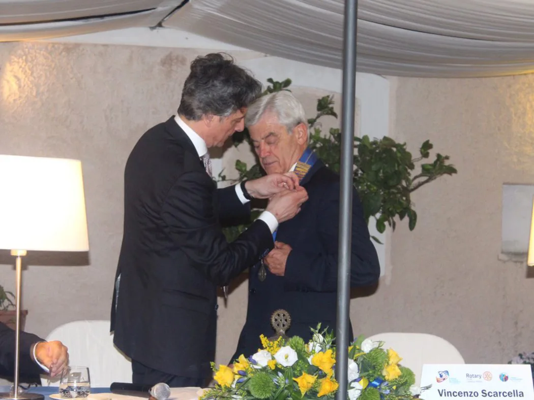 Rotary Club di Lamezia Terme nuovo presidente Vincenzo Scarcella, conferiti vari riconoscimenti