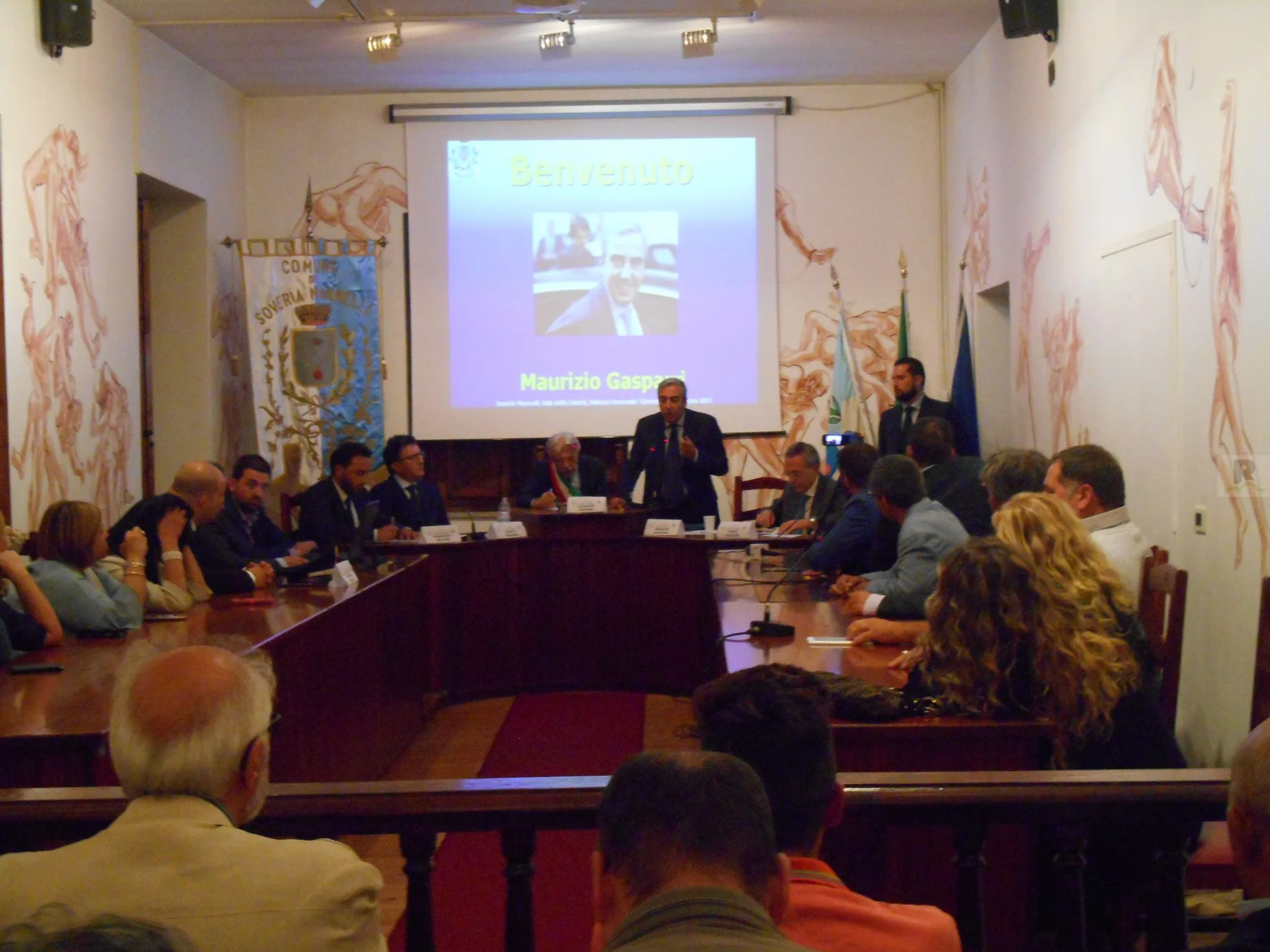 Maurizio Gasparri a Soveria Mannelli per parlare dei Comuni come “riserva” della Repubblica