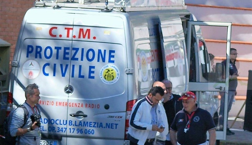 Un defibrillatore per la comunità in uso al gruppo Radio Club Lamezia CB di Protezione Civile