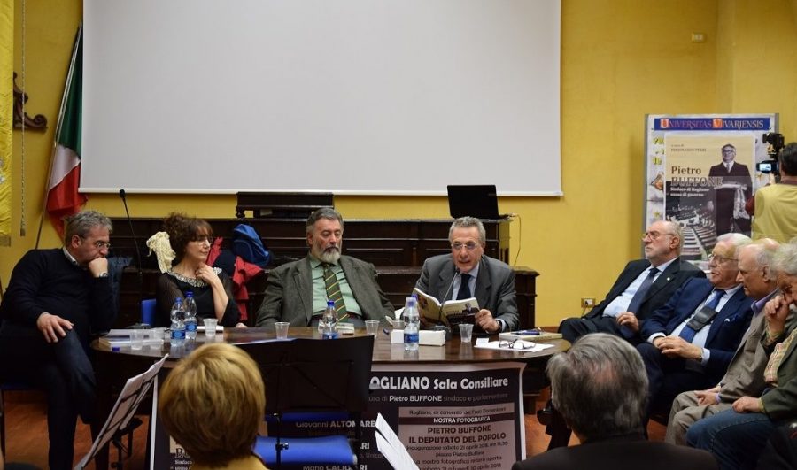 Rogliano, presentato il libro “Pietro Buffone. Sindaco di Rogliano uomo di governo”
