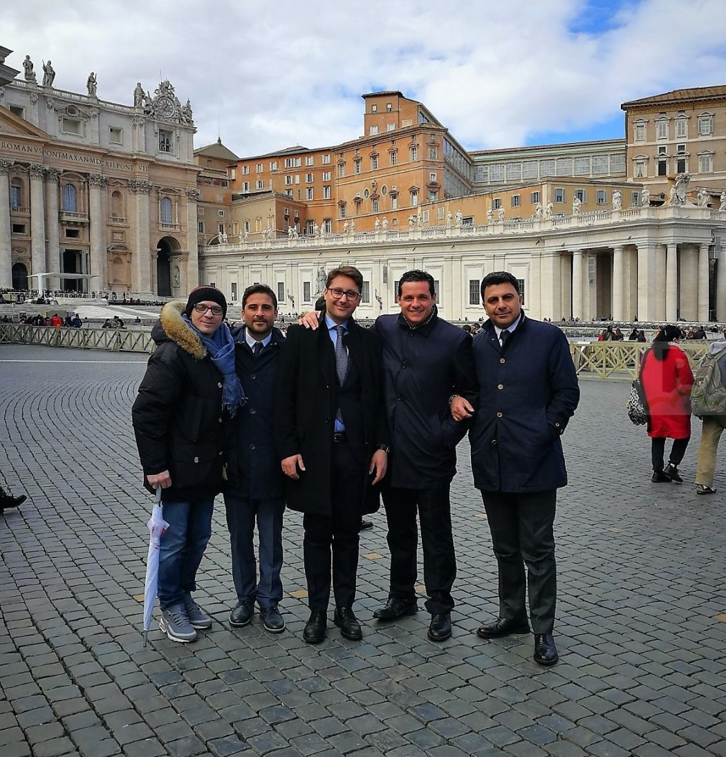 L’associazione “Acque Minerali Academy” dal Papa con l’acqua della fonte di Umbriatico