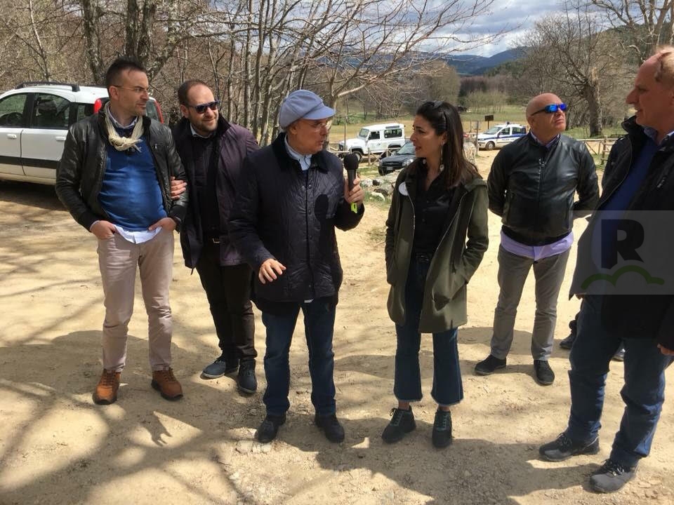 Luca Sardella in Sila con la sua trasmissione “Parola di Pollice Verde”