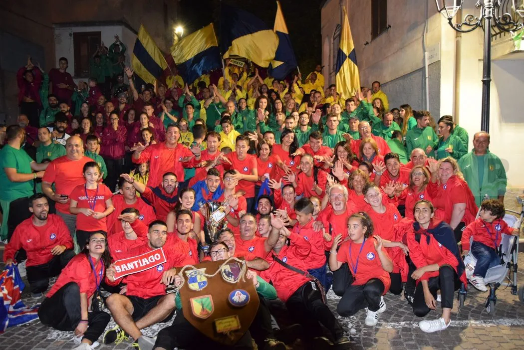 Palio dei Rioni a Bianchi, il gruppo del rione Santiago si aggiudica la vittoria