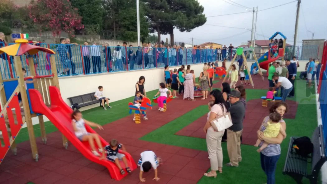Serrastretta, per il divertimento dei bambini aperto il nuovo parco giochi di Accaria