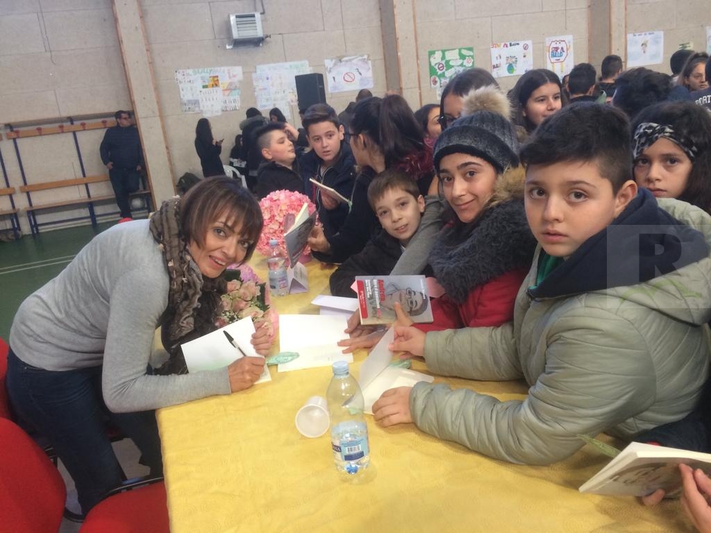 No al bullismo con la scrittrice Teresa Manes