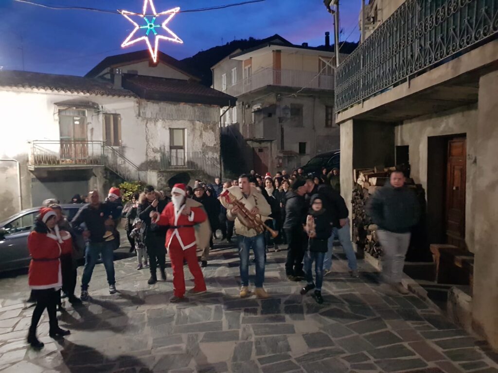 Festa di Natale coinvolgente nella piccola frazione Arietta di Petronà