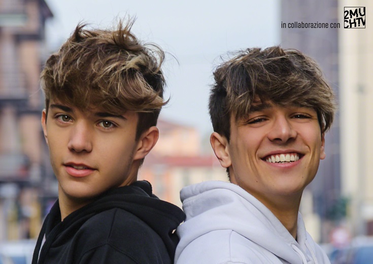 I Valespo al Centro Commerciale Due Mari incontrano i fan e firmano il libro #VALESPO