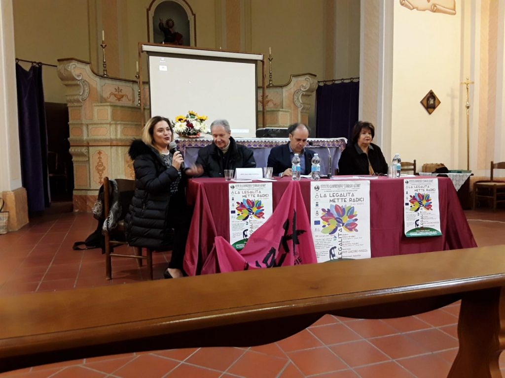 Petronà, 200 studenti al convegno “La legalità mette radici: no alla ‘ndrangheta”