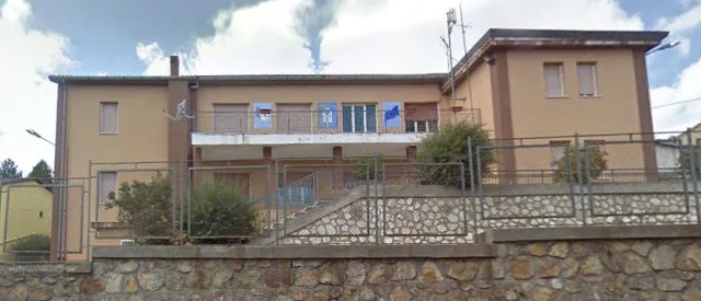 Petronà, polemiche per aumenti scuolabus e refezione: sciopero genitori e alunni