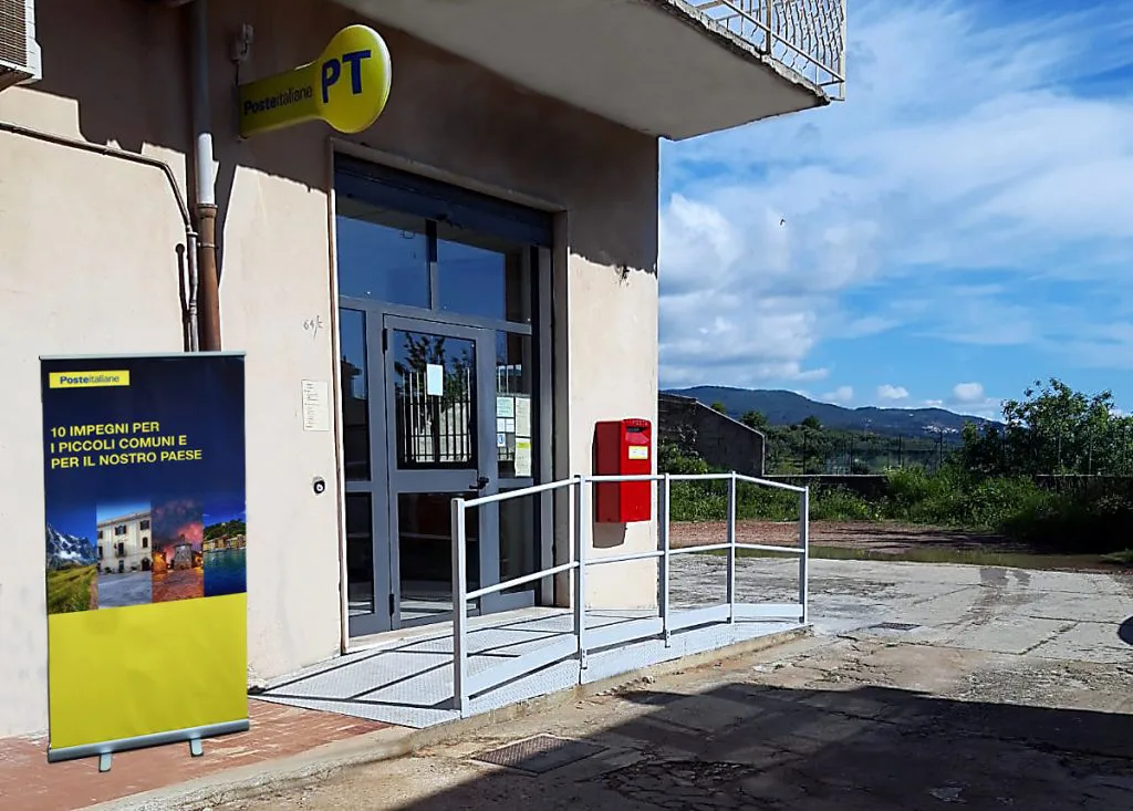 Poste Italiane abbatte le barriere architettoniche in vari uffici tra cui Tiriolo e Serrastretta
