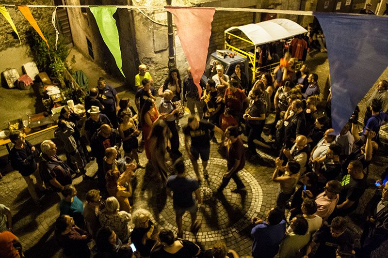 Aperte le danze di Felici & Conflenti: riflettori accesi sul borgo del Reventino