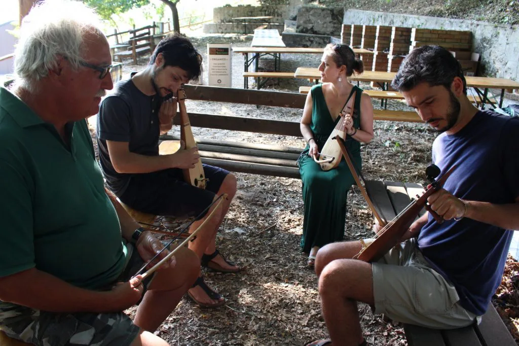 Felici & Conflenti: trekking sul Reventino, performance e storie di suonatori e migranti