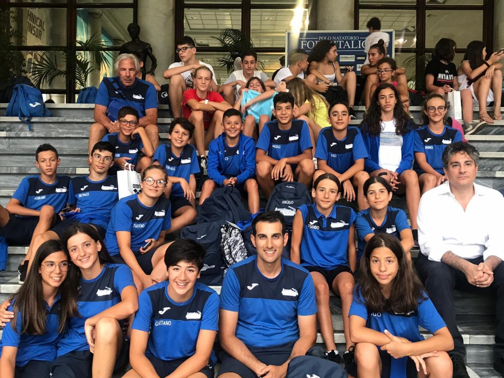 Gli atleti dell’Us Acli Arvalia Nuoto Lamezia al Foro Italico di Roma