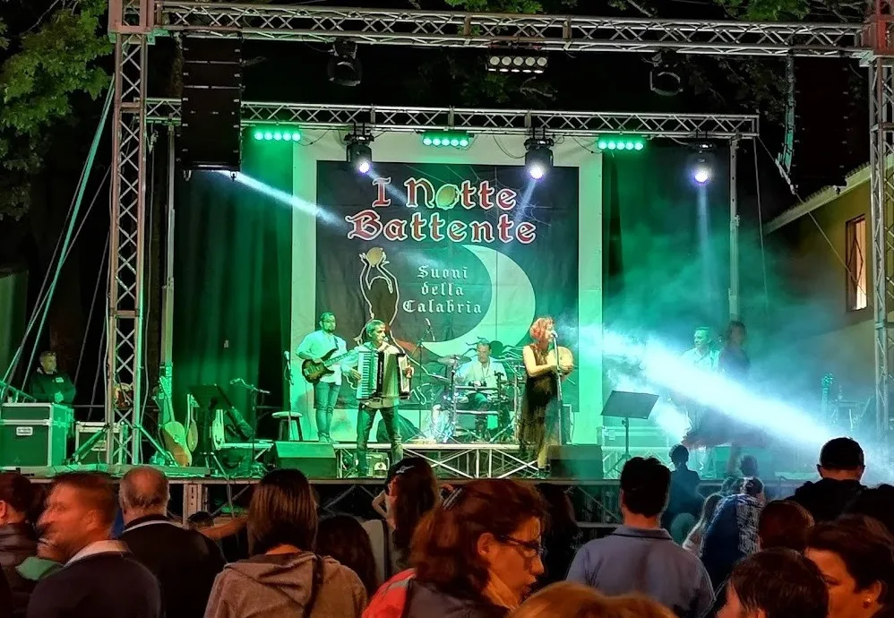 “I Notte Battente” gruppo etno-folk di Soveria Mannelli prosegue il tour estivo in Calabria