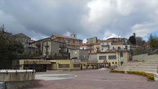 Petronà, protesta per la strada colabrodo da parte dei cittadini della frazione Arietta