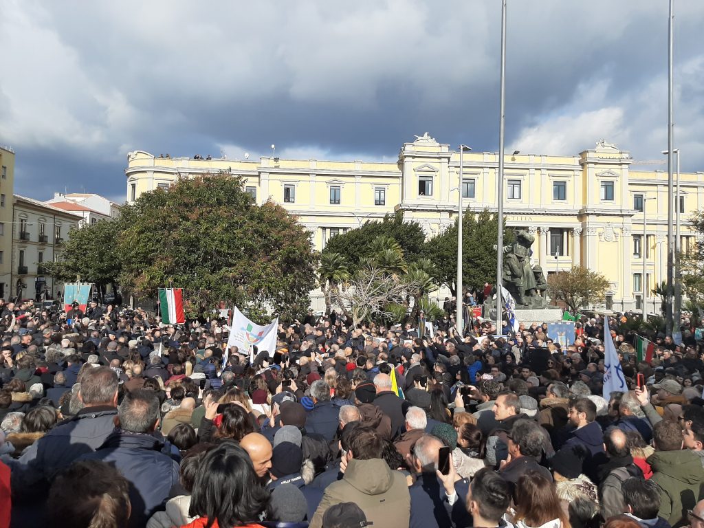 Catanzaro, tutti per Nicola Gratteri. Piazza Matteotti stracolma di manifestanti