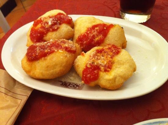 La ricetta dello chef Piero Cantore: Pizzette fritte calabresi