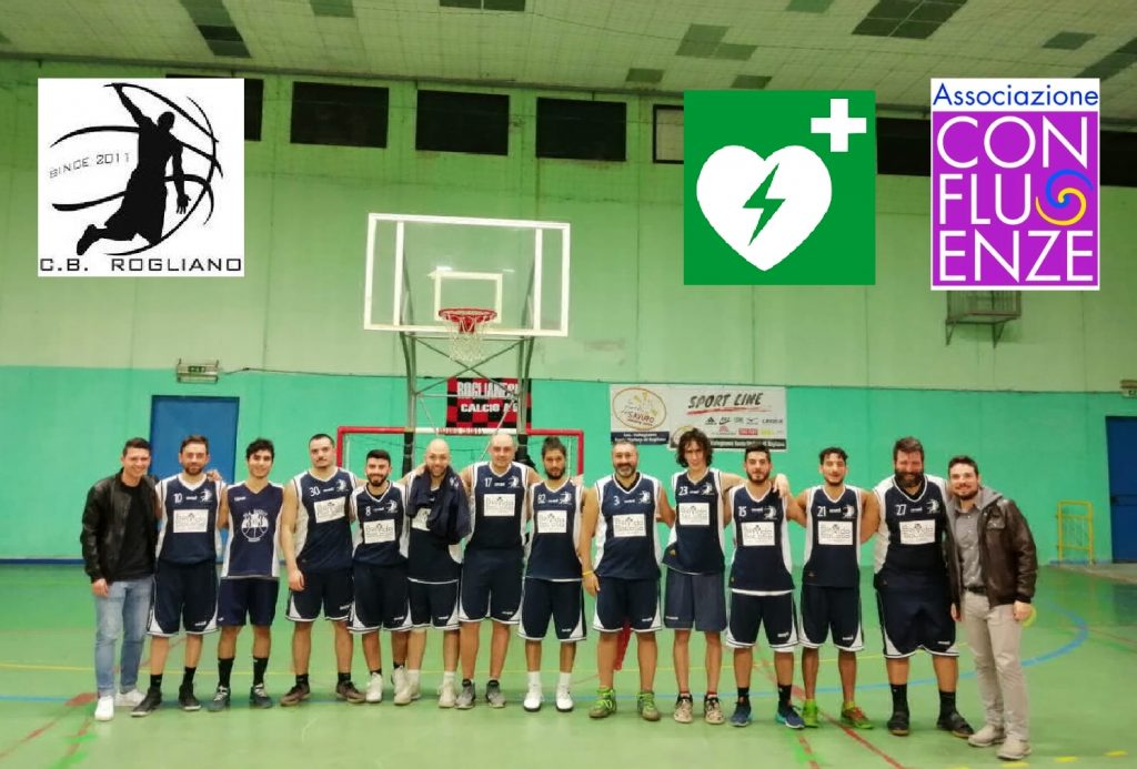 Confluenze dona un defibrillatore al Club Basket Rogliano con l’incasso commedia Laportaperta