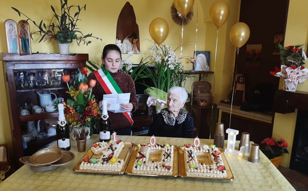 Petronà, cento candeline per nonna Letizia paese in festa per nuova centenaria