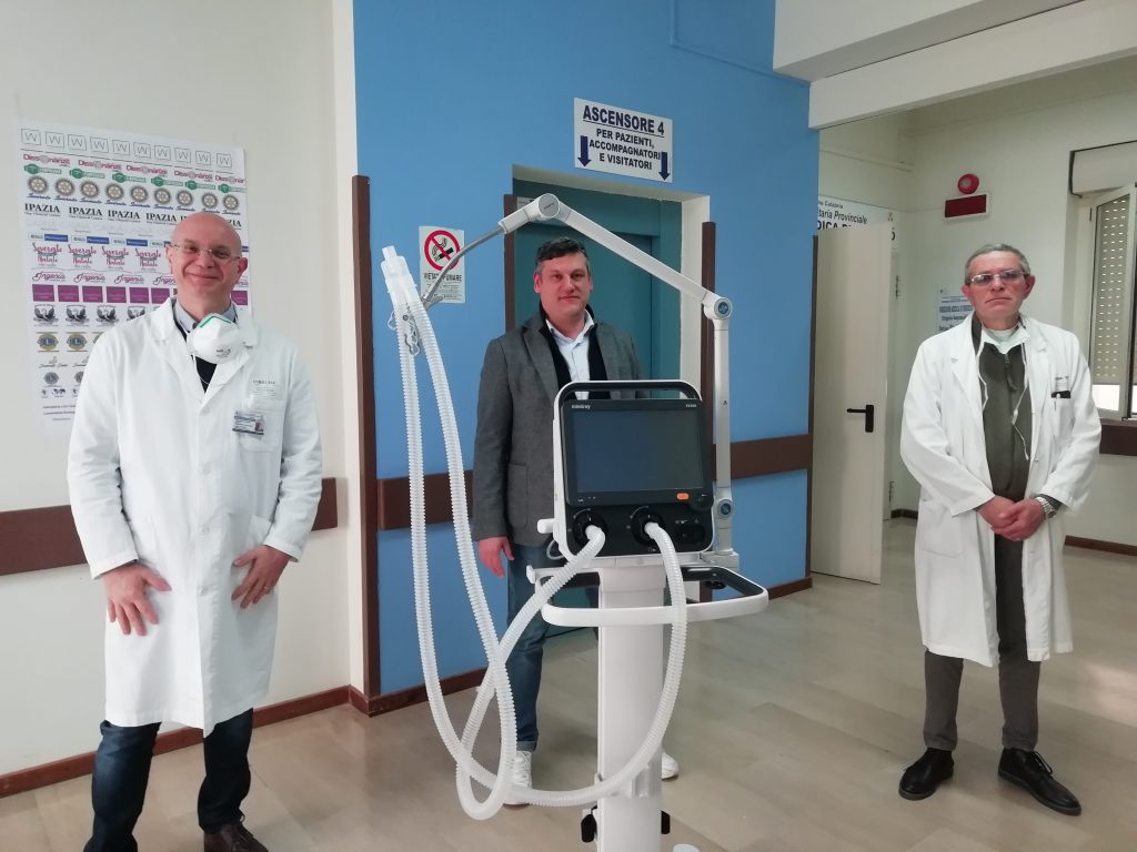 Soverato, consegnato respiratore artificiale acquistato con ricavo iniziativa svolta a Natale