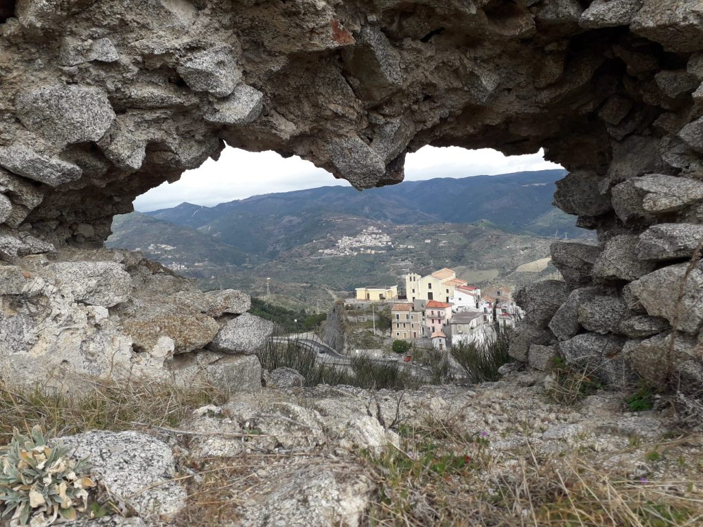 Sellia, sopralluogo della Sovrintendenza al castello bizantino