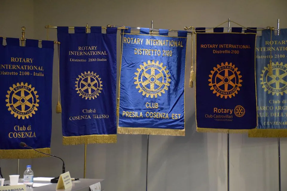 18 Rotary Club donano 93 caschi per la ventilazione polmonare agli ospedali calabresi