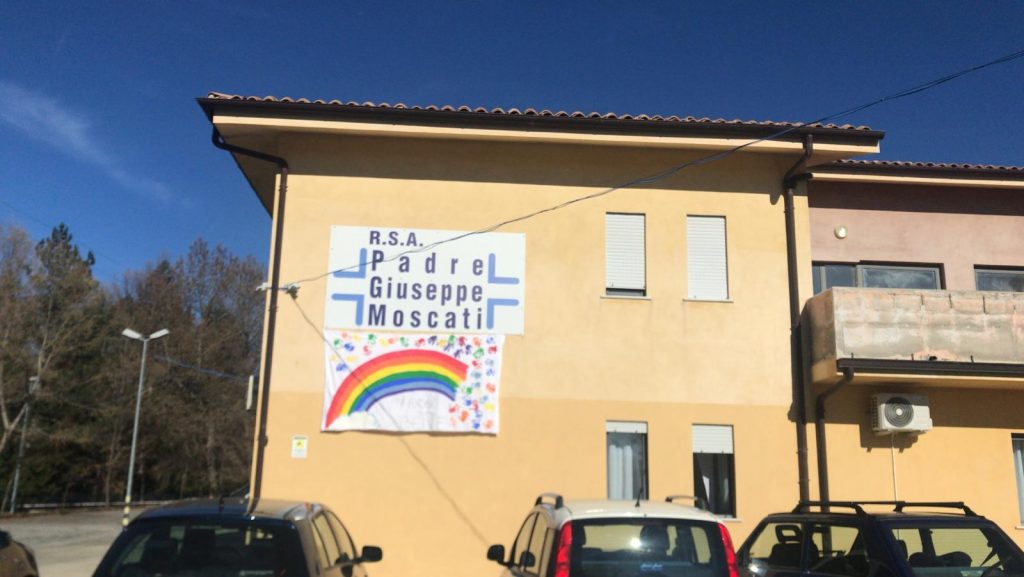 Sersale, coronavirus, idee e iniziative Rsa “Giuseppe Moscati”: arte e tablet per allontanare paura, noia e solitudine