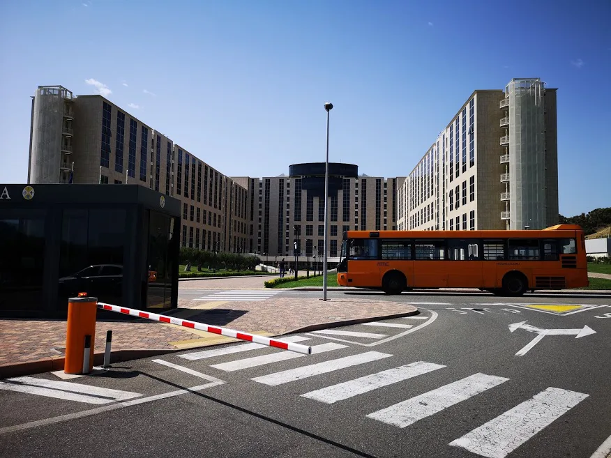 Santelli su inizio anno scolastico: “Lavoriamo per riaprire e garantire la sicurezza sanitaria”