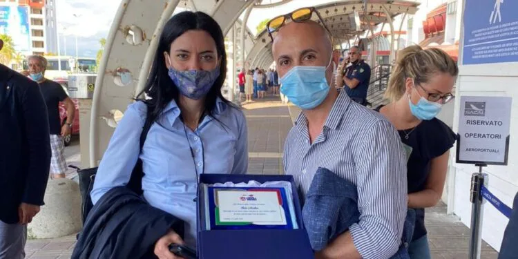 Consegnata targa del circolo Acli “Città del Vento” alla ministra Lucia Azzolina in visita in Calabria