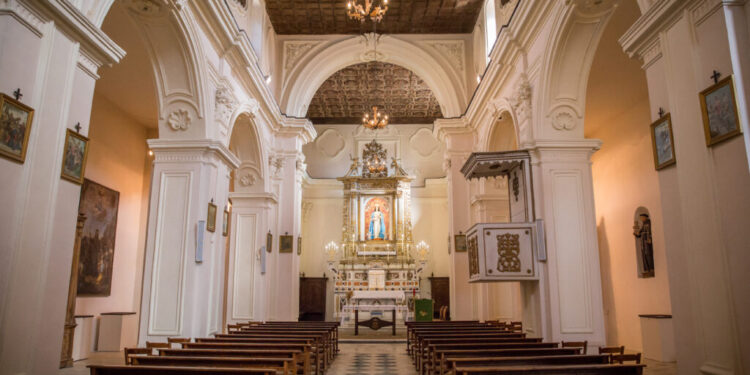 Taverna, altare ligneo per chiesa di San Martino: dono dell’amministrazione comunale