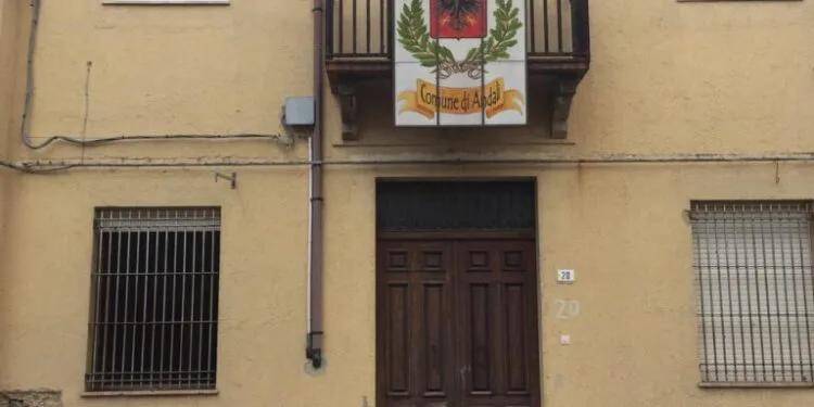 Andali, presentate tre liste: a sorpresa presentata una lista di cittadini pugliesi