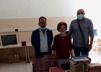 Botricello, i Lions donano 100 libri alla scuola superiore