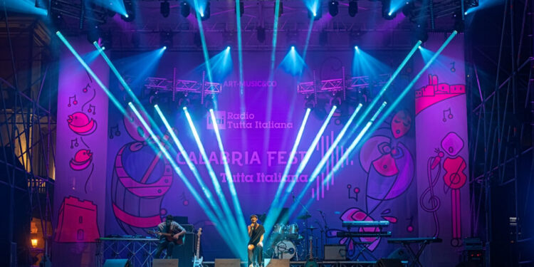 Giovanni Arichetta e i Carboidrati sono i primi finalisti del “Calabria Fest Tutta Italiana” a Lamezia Terme