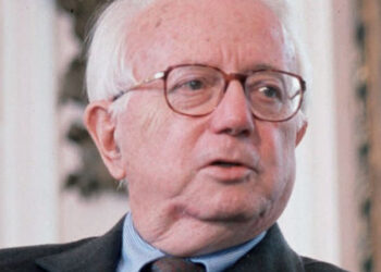 Cento anni dalla nascita di Enzo Biagi. Poste Italiane lo celebra con un francobollo