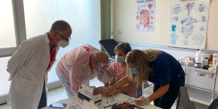 Test sierologici al personale scolastico iniziati: i primi risultati tutti negativi