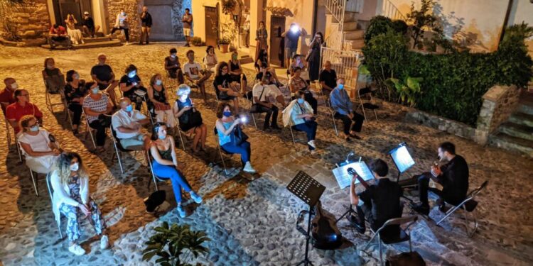 Sambiase di Lamezia Terme, un successo “La Rêverie degli Ulivi” dedicata a Franco Costabile