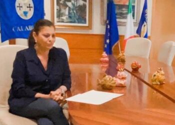 Ponte sullo Stretto, Santelli replica a Conte: “Il suo è niente mischiato al nulla. C’è già un progetto; si realizzi!”