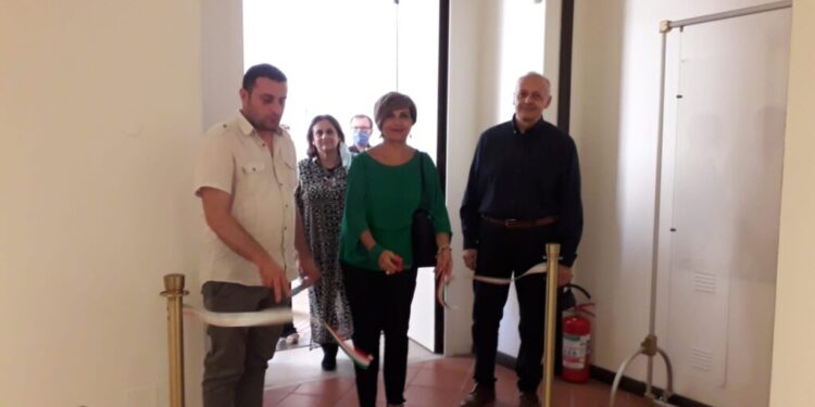 Taverna, inaugurata una mostra d’arte serica