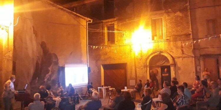 Pedivigliano: grande successo per la presentazione del libro “I ragazzi della Fiumarella”