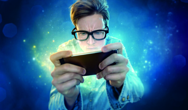 Noi e il cellulare… Quando? Quanto? Come? Ne discute al «Sabato del Villaggio». Giuseppe Lavenia, tra i maggiori esperti